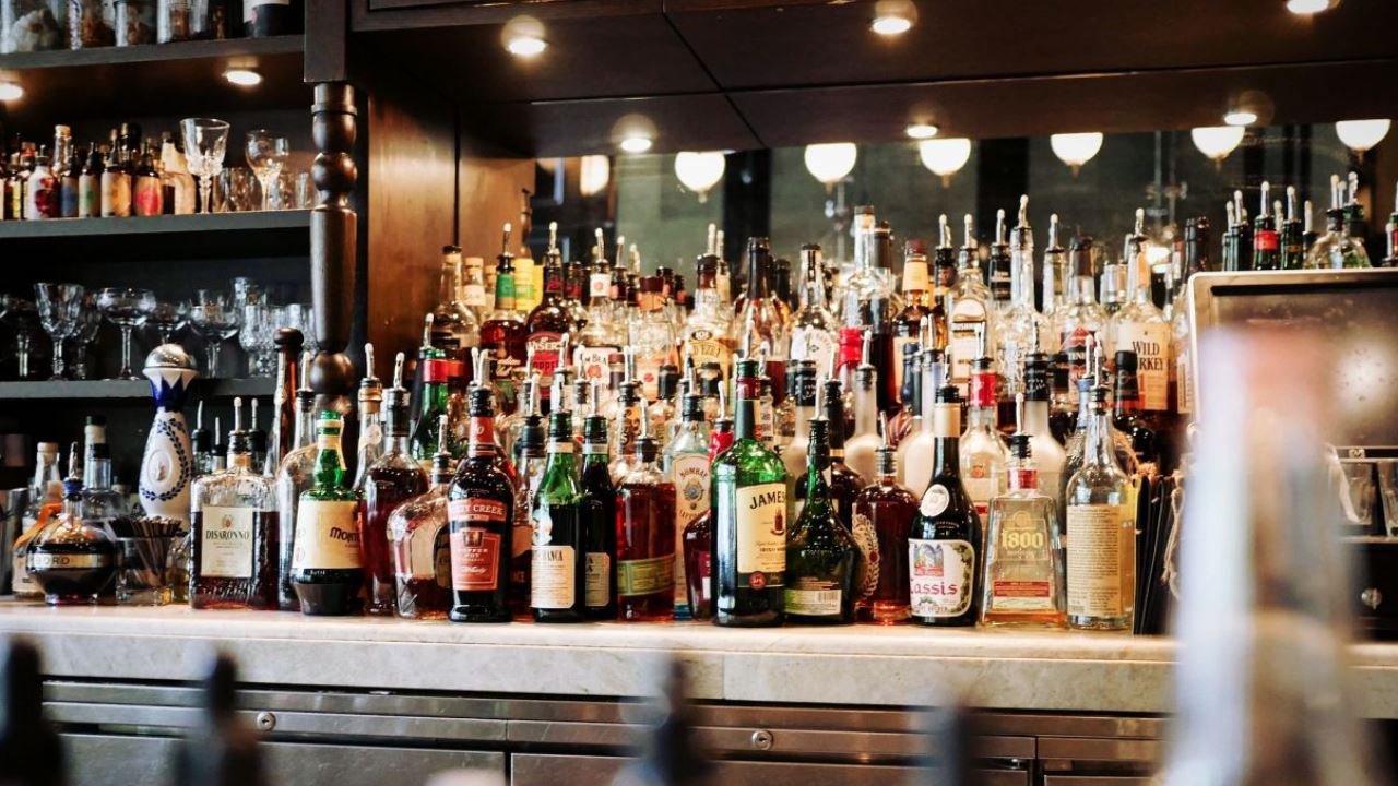 Cannabis und Alkohol - Symbolbild